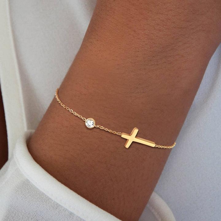 Pulseira Minimalista com Gota de Zircônia - Cruz Sagrada - TiPaparico